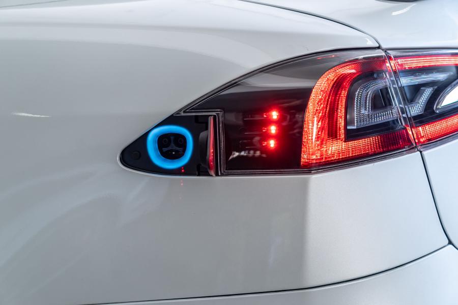 Детали экстерьера Tesla Model S Performance 2019 года  (NA) (фото 4 из 10)